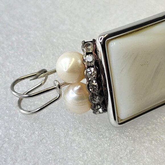 Square Brooch with Faux White Pearls Pin - Picture 4 of 12